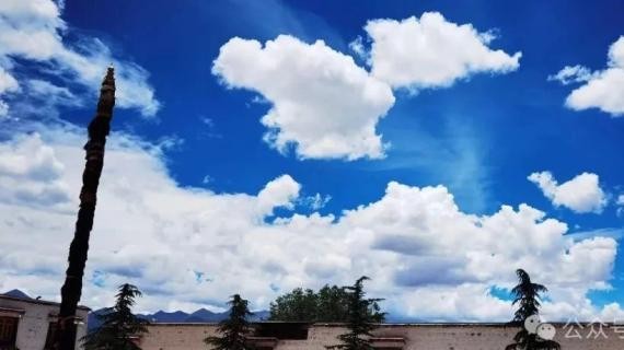 油价再收长下影线，西方即将进入双旦假期，油价随波逐流延续震荡